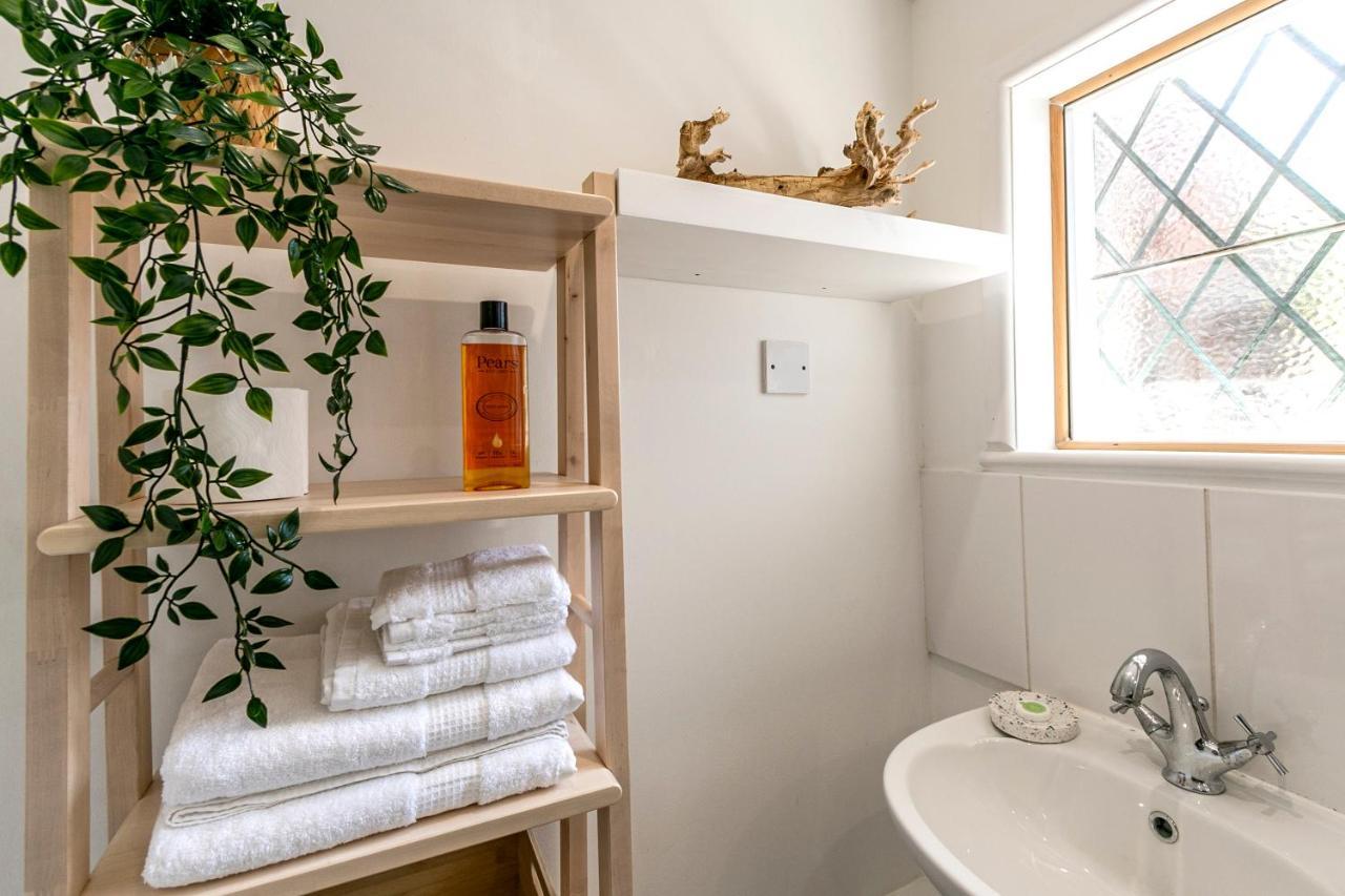 The Annex - Unparalleled Beach Front Luxury Accommodation - Private South West Facing Patio Area - Pet Friendly - Sky - Netflix - Super Fast Wi-Fi - Stones Throw To The Beach Борнмът Екстериор снимка