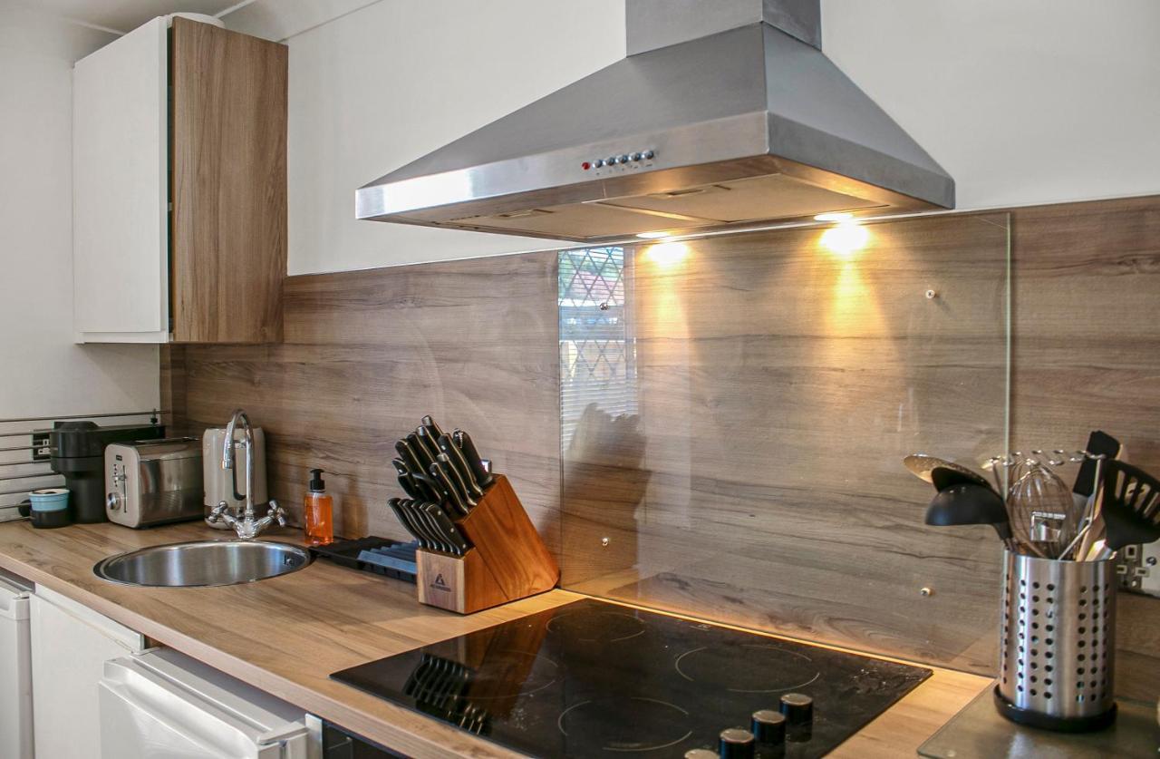 The Annex - Unparalleled Beach Front Luxury Accommodation - Private South West Facing Patio Area - Pet Friendly - Sky - Netflix - Super Fast Wi-Fi - Stones Throw To The Beach Борнмът Екстериор снимка