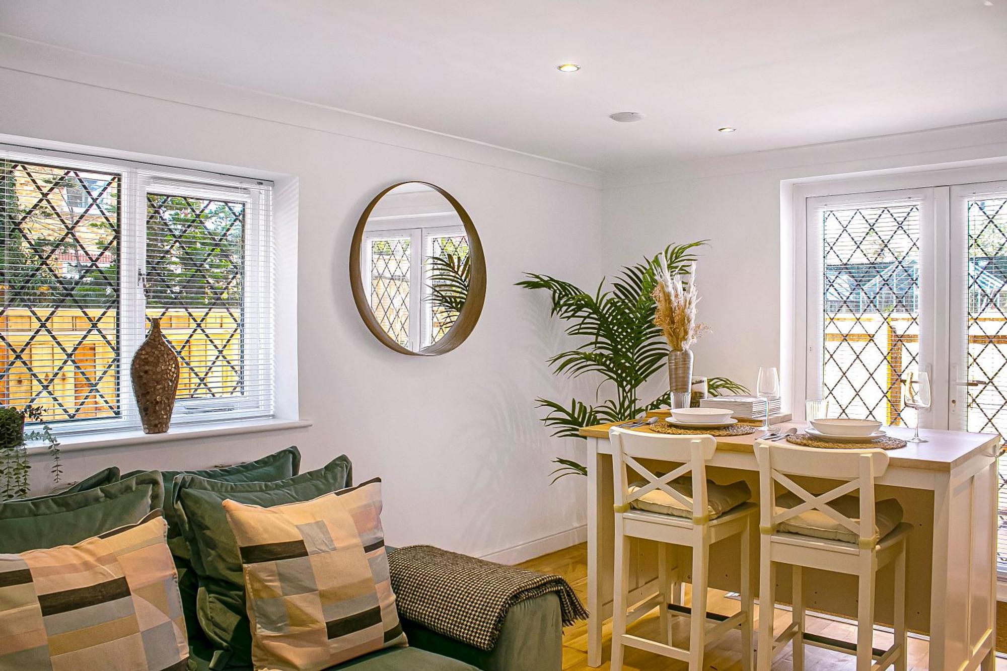 The Annex - Unparalleled Beach Front Luxury Accommodation - Private South West Facing Patio Area - Pet Friendly - Sky - Netflix - Super Fast Wi-Fi - Stones Throw To The Beach Борнмът Екстериор снимка