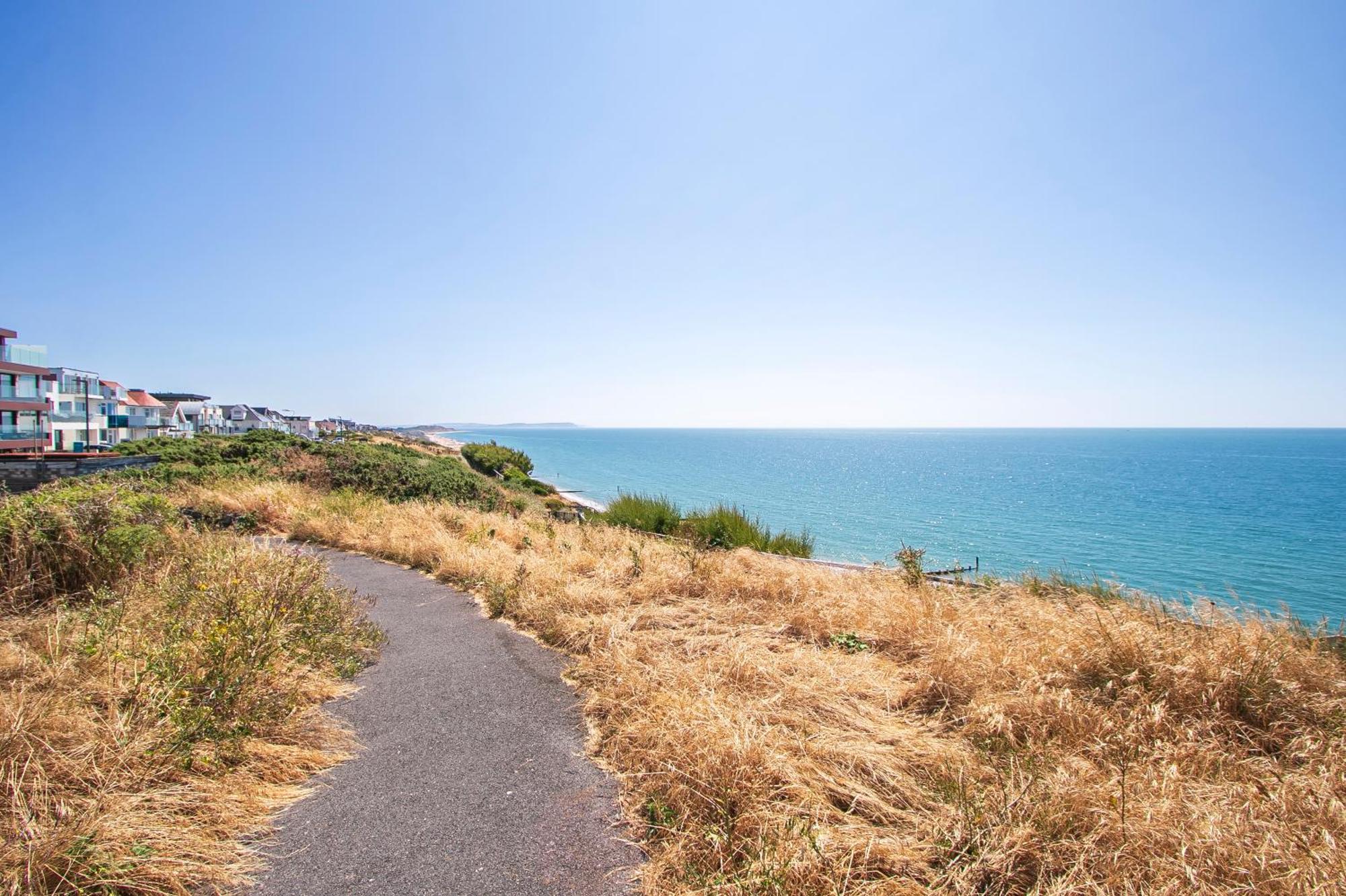 The Annex - Unparalleled Beach Front Luxury Accommodation - Private South West Facing Patio Area - Pet Friendly - Sky - Netflix - Super Fast Wi-Fi - Stones Throw To The Beach Борнмът Екстериор снимка